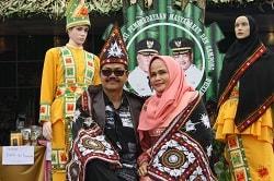 kunjungan Bapak Kepala Dinas Perpustakaan dan Kearsipan Aceh Bersama Ibu dalam Acara Road Show Pe...