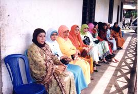 Muspida Kabupaten Aceh Barat berkunjung ke panti Asuhan Suci Hati, tanggal; 17 Agustus 2002 (12)