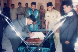 Pelantikan dan Penyumpahan Pejabat Eselon III dan IV Kab. Aceh Barat pada Tanggal 8 Januari 2004 ...