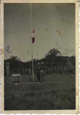 Arsip Visual thn 1950an Djawatan Penerangan Aceh Barat, Upacara Mengibarkan Bendera Sangsaka Mera...